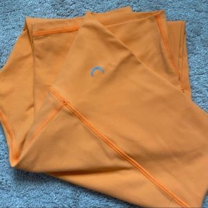 Zyia Ascend 20” Capris Orange 8/10